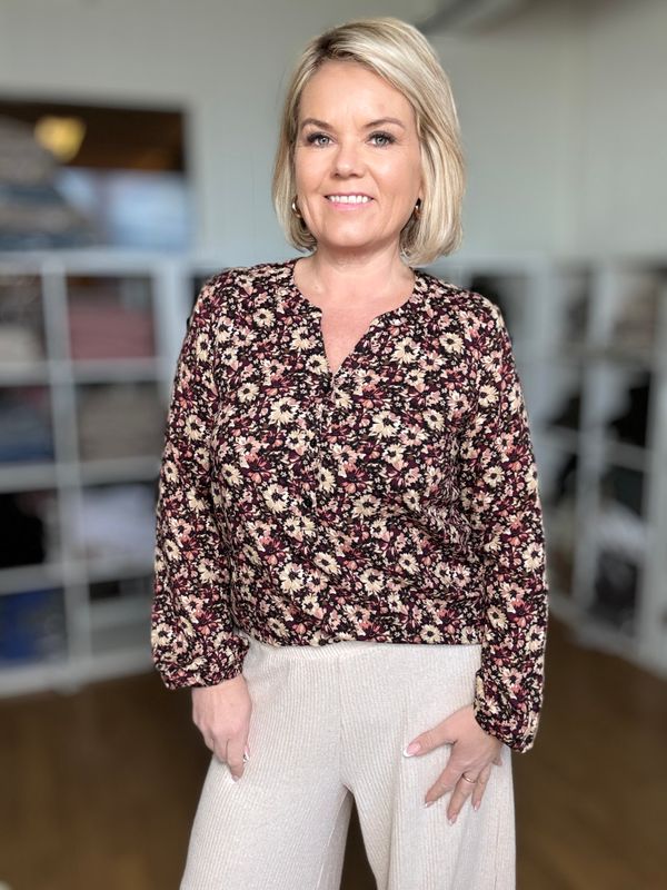 Bluse med blomster 